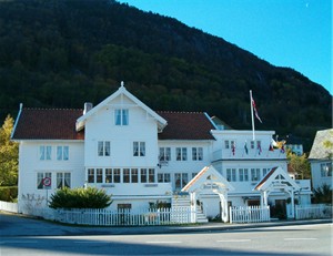 Utne hotel front[2]