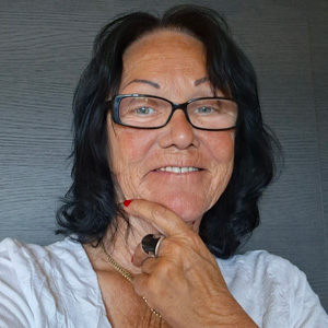 Stort bilde av synske Tove Helene